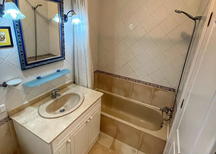 Будинок відпочинку Isabel Адехе